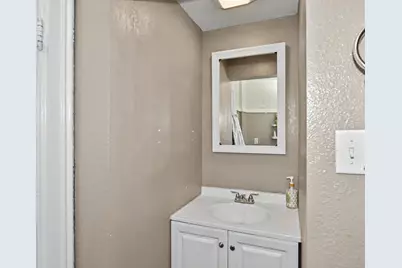 212 N 70th St #A, Milwaukee, WI 53213 - Photo 32