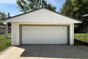 8835 W Bender Ave, Milwaukee, WI 53225 - Photo 30