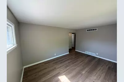 8835 W Bender Ave, Milwaukee, WI 53225 - Photo 16