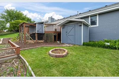 2722  Field Dr, Waukesha, WI 53188 - Photo 6