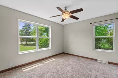 2028 W Oakwood Rd, Oak Creek, WI 53154 - Photo 14