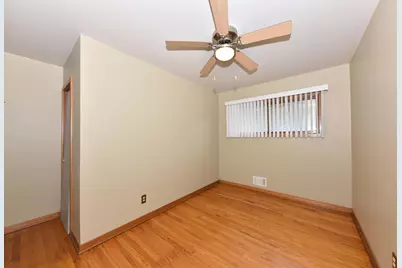 10136 W Manitoba St, West Allis, WI 53227 - Photo 12