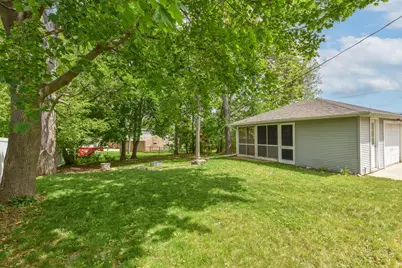 10136 W Manitoba St, West Allis, WI 53227 - Photo 28