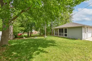 10136 W Manitoba St, West Allis, WI 53227 - Photo 28