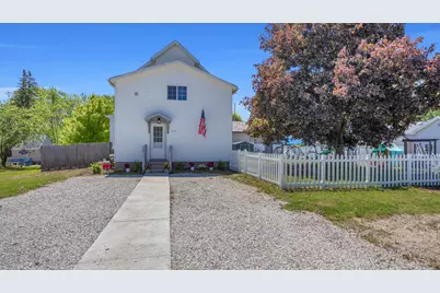 717 W 3rd St, Waldo, WI 53093 - Photo 1