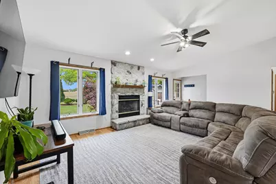 925 E Fitzsimmons Rd, Oak Creek, WI 53154 - Photo 4