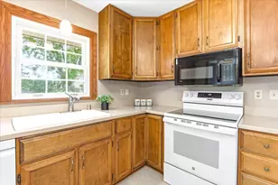 1614 Monroe St, Onalaska, WI 54650 - Photo 6