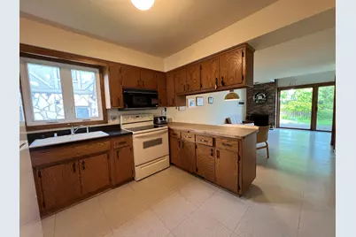 3009  Chatham St, Racine, WI 53402 - Photo 10