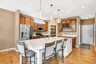 W218N5455  Taylors Woods Dr, Menomonee Falls, WI 53051 - Photo 6