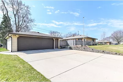 4404 S 63rd St, Greenfield, WI 53220 - Photo 28