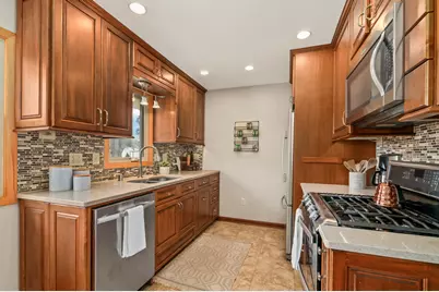 4404 S 63rd St, Greenfield, WI 53220 - Photo 8