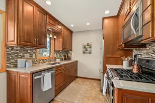 4404 S 63rd St, Greenfield, WI 53220 - Photo 8
