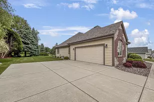 N22W26746 Shooting Star Rd, Pewaukee, WI 53072 - Photo 38