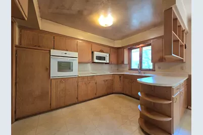 3245 N 129th St, Brookfield, WI 53005 - Photo 4