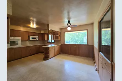 3245 N 129th St, Brookfield, WI 53005 - Photo 8