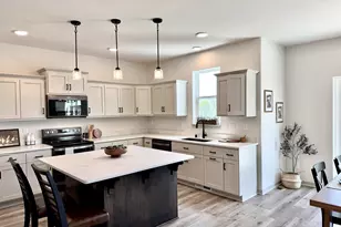 S54W25487 Pebble Brk Ct, Waukesha, WI 53189 - Photo 4