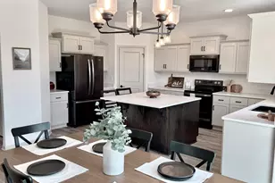 S54W25487 Pebble Brk Ct, Waukesha, WI 53189 - Photo 6