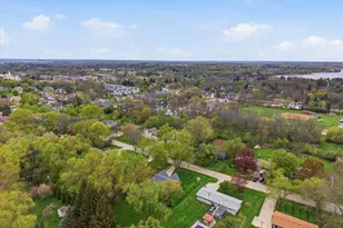 1015 W Devonshire Rd, Delafield, WI 53018 - Photo 50