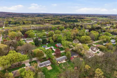 1015 W Devonshire Rd, Delafield, WI 53018 - Photo 52