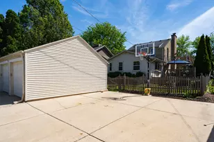 2131 N 91st St, Wauwatosa, WI 53226 - Photo 48