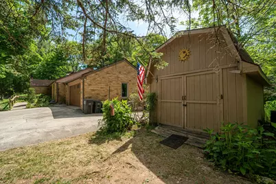 W276N1875  Spring Creek Dr, Pewaukee, WI 53072 - Photo 20