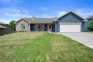 230 Thurow Dr, Oconomowoc, WI 53066 - Photo 2