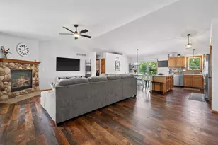 230 Thurow Dr, Oconomowoc, WI 53066 - Photo 4