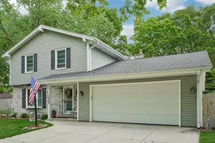 1009 Canterbury Ln, Waukesha, WI 53188 - Photo 8