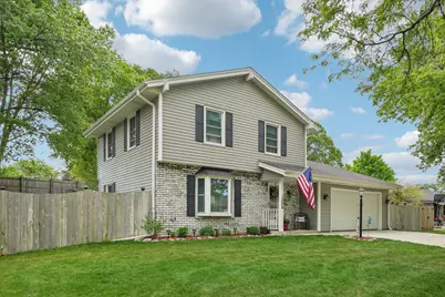 1009  Canterbury Ln, Waukesha, WI 53188 - Photo 4