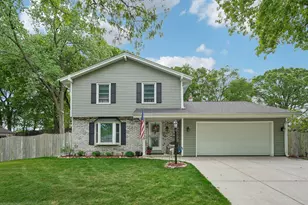 1009 Canterbury Ln, Waukesha, WI 53188 - Photo 2