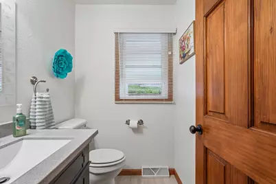 1009  Canterbury Ln, Waukesha, WI 53188 - Photo 40