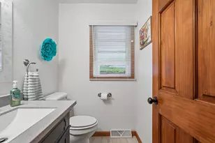 1009 Canterbury Ln, Waukesha, WI 53188 - Photo 40