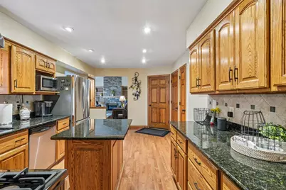 1009  Canterbury Ln, Waukesha, WI 53188 - Photo 12