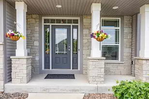 1480 Prairie Creek Blvd, Oconomowoc, WI 53066 - Photo 2