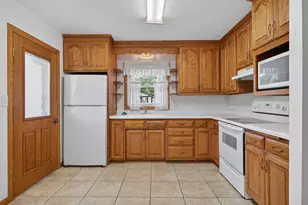 2015 Vanburen St, New Holstein, WI 53061 - Photo 2