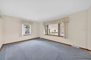 2015 Vanburen St, New Holstein, WI 53061 - Photo 8