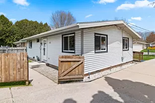 1610 Holly Dr, Manitowoc, WI 54220 - Photo 38