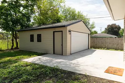 2261  Robinson Dr, Beloit, WI 53511 - Photo 2