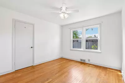 825  Illinois St, Racine, WI 53405 - Photo 12