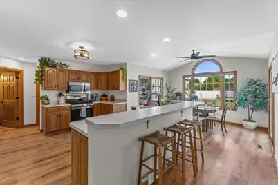 602  Woodland Cir, Racine, WI 53185 - Photo 4
