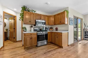 602 Woodland Cir, Racine, WI 53185 - Photo 6