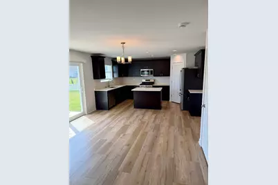 1933  Cheshire Dr, Racine, WI 53182 - Photo 4