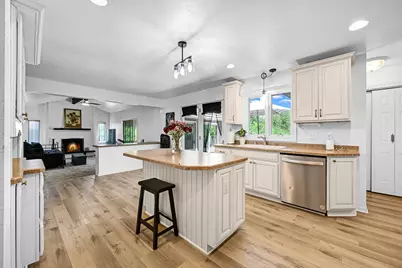14390 W Wilbur Dr, New Berlin, WI 53151 - Photo 12