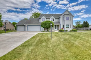 W146N6234 Wigwam Dr, Menomonee Falls, WI 53051 - Photo 2