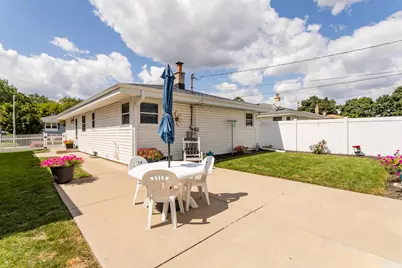 2432 S 109th St, West Allis, WI 53227 - Photo 6
