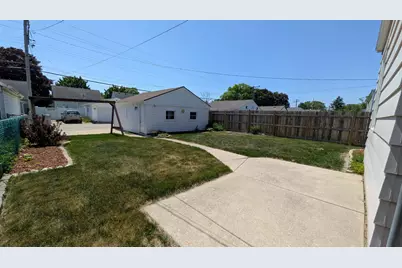 9435 W Lisbon Ave, Milwaukee, WI 53222 - Photo 10