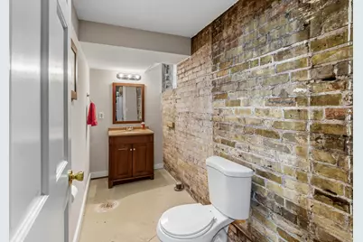 2726 N Bartlett Ave, Milwaukee, WI 53211 - Photo 22
