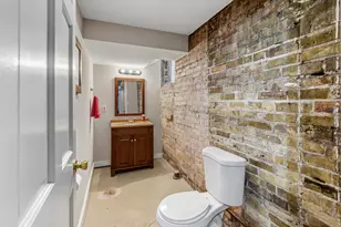 2726 N Bartlett Ave, Milwaukee, WI 53211 - Photo 22