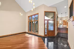 7513 W Tuckaway Pines Cir, Franklin, WI 53132 - Photo 2