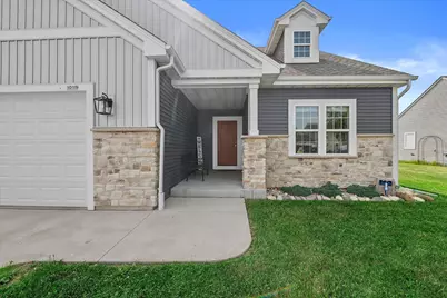 1018  Cascade Cir, Hartford, WI 53027 - Photo 2